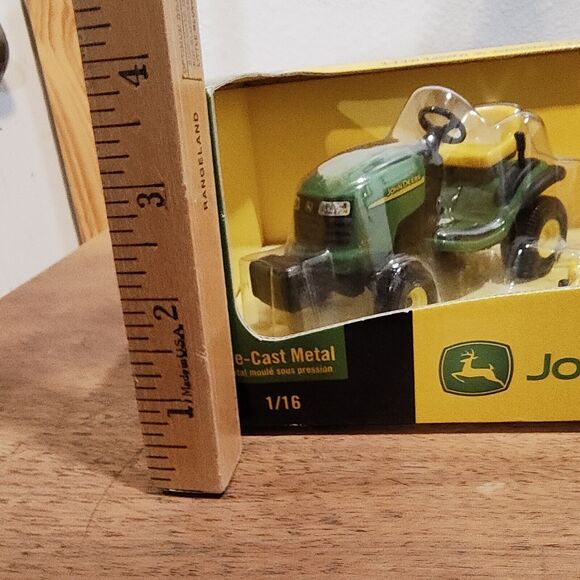 John Deere L110 Lawn & Garden Tractor 2004 ERTL 1/16 Die Cast Metal New in Box - Picture 9 of 9